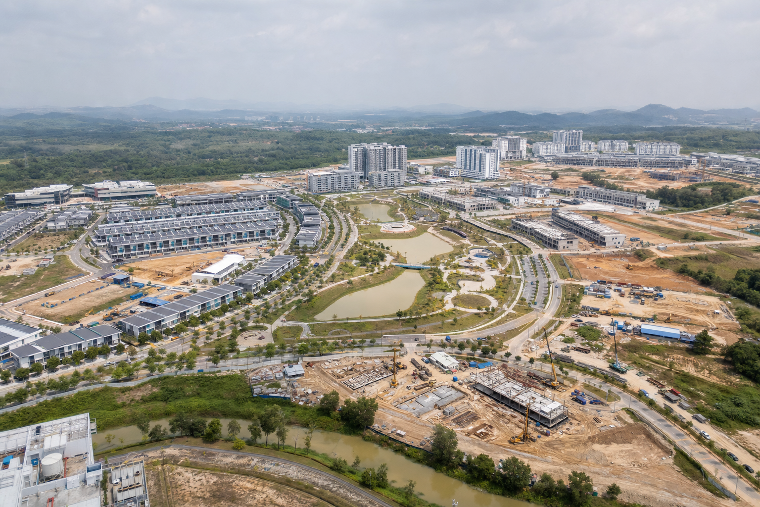 Gambar editorial jana AI yang mewakili Bandar Bukit Raja dilihat memacu pertumbuhan Sime Darby Property—kontraktor perlu membaca bandar sebagai buku kerja berfasa; bukan foto projek, syarikat, tempat atau peristiwa sebenar.